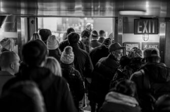Биткоин-фьючерсы: толпа в клубе с одной дверью